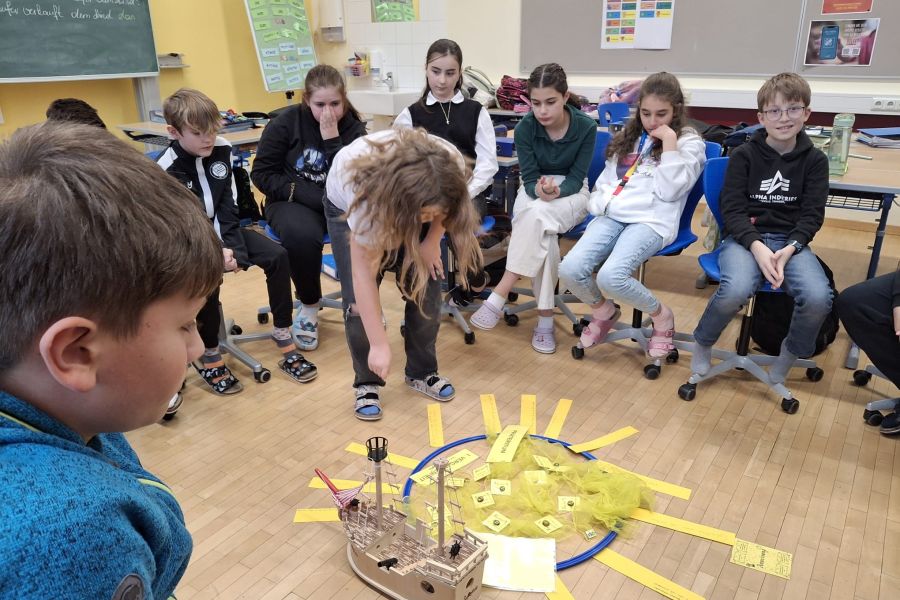 Abenteuerliche Zeitreise mit der 1a Klasse