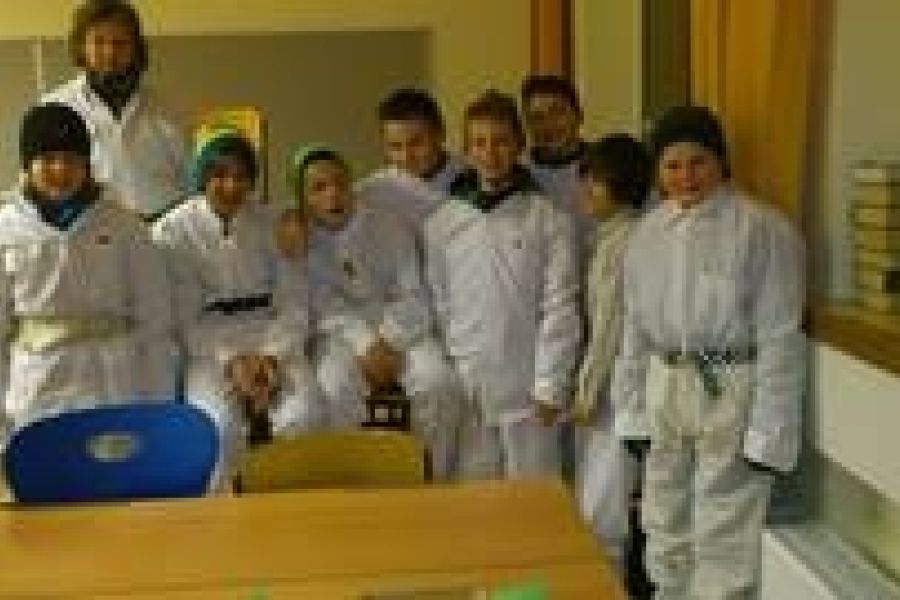 SchülerInnen nach altem Brauch unterwegs