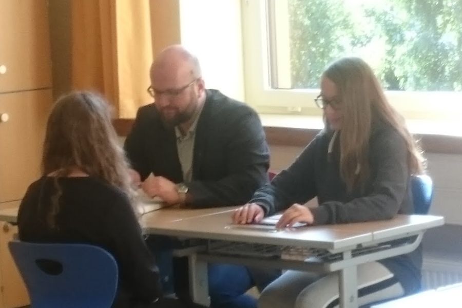 „Mit Schirm, Charme und Melone“ …