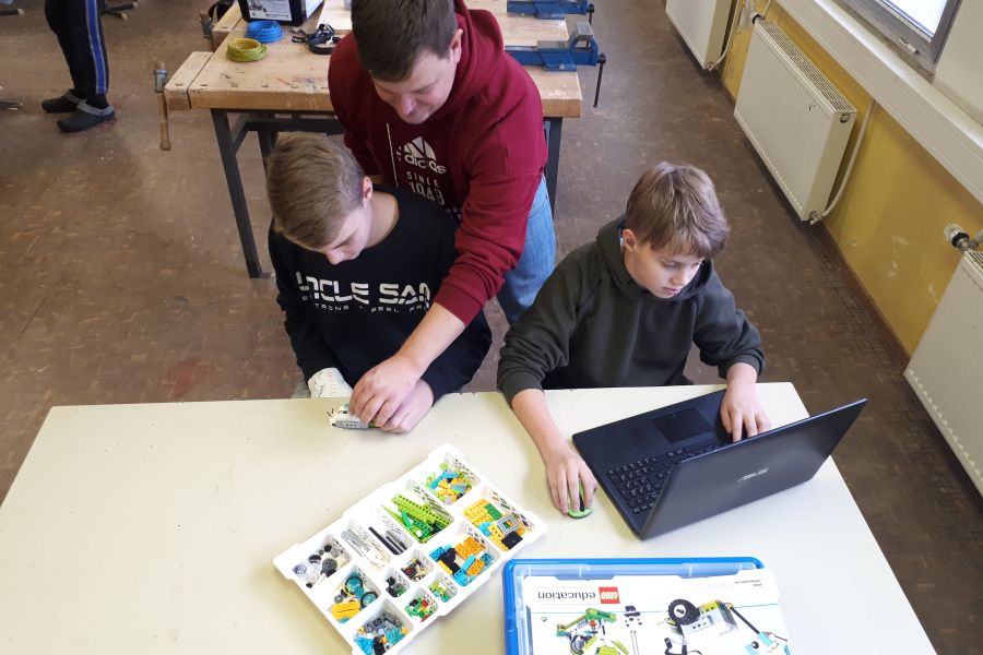 Technisch interessiert? Schwerpunktfach "ROBOTIK"