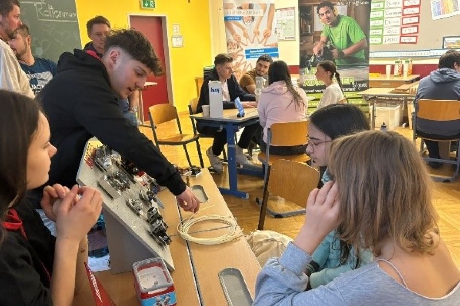 Erste Praxiseinblicke in die Arbeitswelt – Technik-Safari